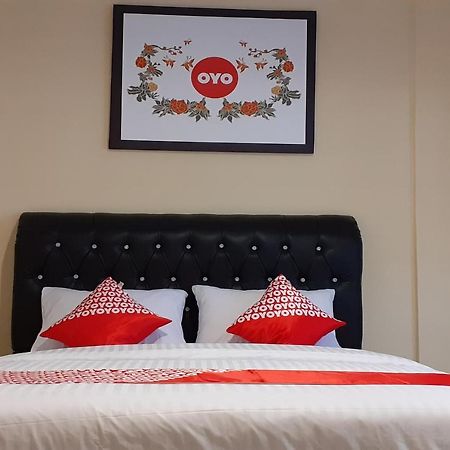 Oyo 1053 Angelyn Home Stay Medan Exterior photo