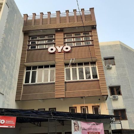 Oyo 1053 Angelyn Home Stay Medan Exterior photo